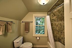 Family-friendly Fish Creek 'cape House' w/ Deck!