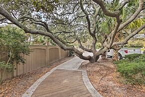 Ocean Views + Pool Access: Hilton Head Getaway