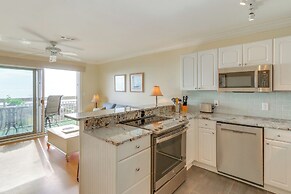 Ocean Views + Pool Access: Hilton Head Getaway