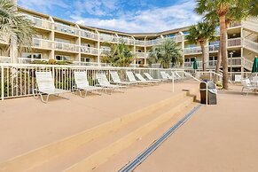 Ocean Views + Pool Access: Hilton Head Getaway