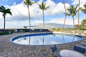 Ocean-view Kihei Condo w/ Lanai: Steps to Beach!