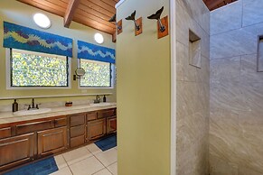 Kailua-kona Coastal Refuge w/ Lanai + Ocean Views!