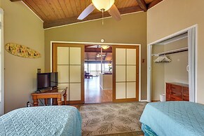 Kailua-kona Coastal Refuge w/ Lanai + Ocean Views!