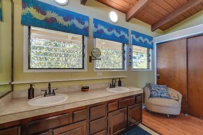 Kailua-kona Coastal Refuge w/ Lanai + Ocean Views!