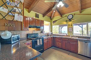 Kailua-kona Coastal Refuge w/ Lanai + Ocean Views!