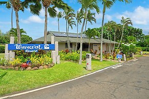 Oceanfront Condo w/ Pool & Grills in Molokai!