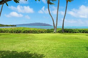 Oceanfront Condo w/ Pool & Grills in Molokai!