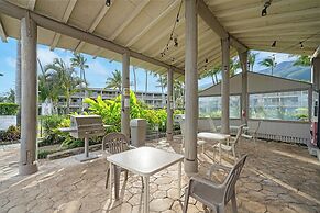 Oceanfront Condo w/ Pool & Grills in Molokai!