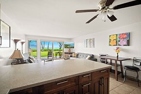 Oceanfront Condo w/ Pool & Grills in Molokai!