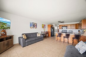 Oceanfront Condo w/ Pool & Grills in Molokai!