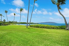 Oceanfront Condo w/ Pool & Grills in Molokai!