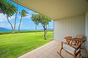 Oceanfront Condo w/ Pool & Grills in Molokai!