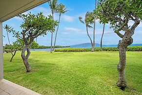Oceanfront Condo w/ Pool & Grills in Molokai!
