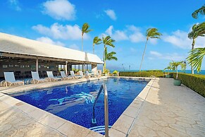 Oceanfront Condo w/ Pool & Grills in Molokai!