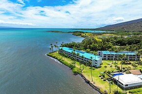 Oceanfront Condo w/ Pool & Grills in Molokai!