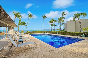 Oceanfront Condo w/ Pool & Grills in Molokai!