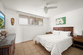 Oceanfront Condo w/ Pool & Grills in Molokai!