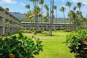 Oceanfront Condo w/ Pool & Grills in Molokai!