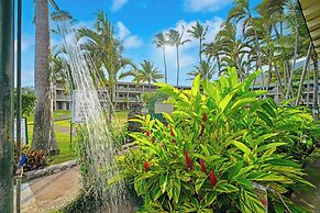 Oceanfront Condo w/ Pool & Grills in Molokai!