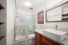 Oceanfront Condo w/ Pool & Grills in Molokai!