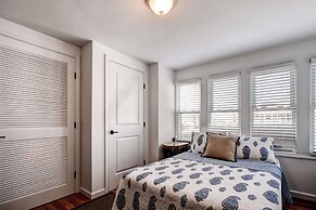 Recently Renovated LBI Apt w/ Deck on Beach Block!