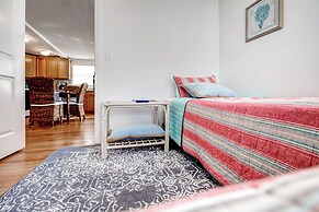 Recently Renovated LBI Apt w/ Deck on Beach Block!