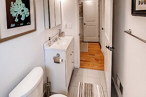 Recently Renovated LBI Apt w/ Deck on Beach Block!