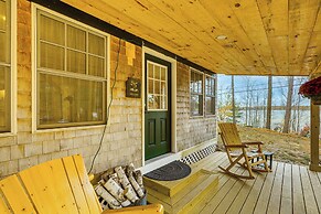 New London Cottage w/ Grill, Lake & Beach Access
