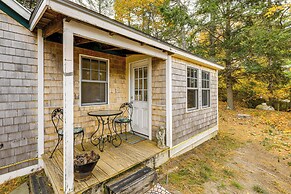 New London Cottage w/ Grill, Lake & Beach Access