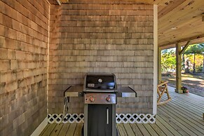 New London Cottage w/ Grill, Lake & Beach Access