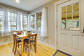 New London Cottage w/ Grill, Lake & Beach Access