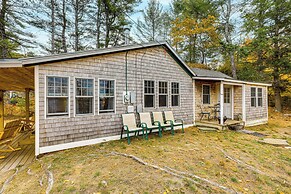 New London Cottage w/ Grill, Lake & Beach Access