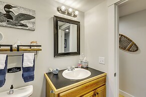 New London Cottage w/ Grill, Lake & Beach Access