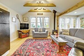 New London Cottage w/ Grill, Lake & Beach Access