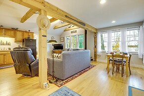 New London Cottage w/ Grill, Lake & Beach Access