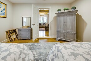 New London Cottage w/ Grill, Lake & Beach Access