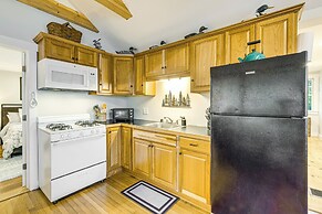 New London Cottage w/ Grill, Lake & Beach Access