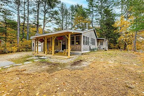 New London Cottage w/ Grill, Lake & Beach Access