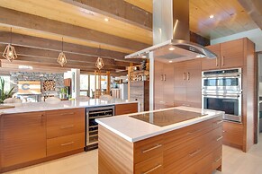 Chic Boulder Mountain Home w/ Hot Tub + Views