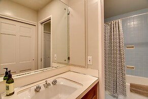 Chic Boulder Mountain Home w/ Hot Tub + Views