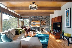 Chic Boulder Mountain Home w/ Hot Tub + Views