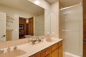 Chic Boulder Mountain Home w/ Hot Tub + Views