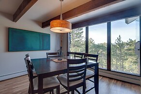 Chic Boulder Mountain Home w/ Hot Tub + Views