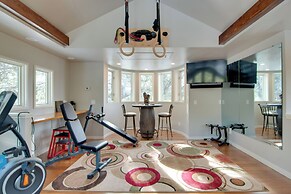 Chic Boulder Mountain Home w/ Hot Tub + Views