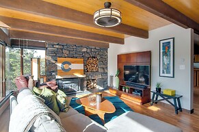 Chic Boulder Mountain Home w/ Hot Tub + Views
