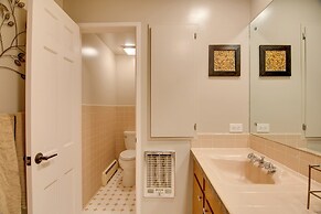 Chic Boulder Mountain Home w/ Hot Tub + Views