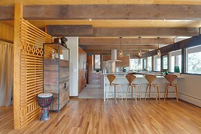 Chic Boulder Mountain Home w/ Hot Tub + Views