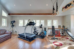 Chic Boulder Mountain Home w/ Hot Tub + Views