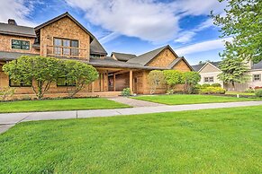 Sisters Getaway w/ Hot Tub ~ Half-mi to Dtwn!