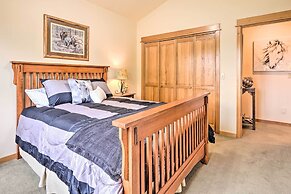 Sisters Getaway w/ Hot Tub ~ Half-mi to Dtwn!